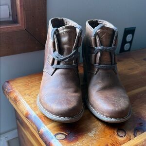 Clarks Carleta Lyon Lace Up Brown Leather Boots w/  Heel Women's Size 8